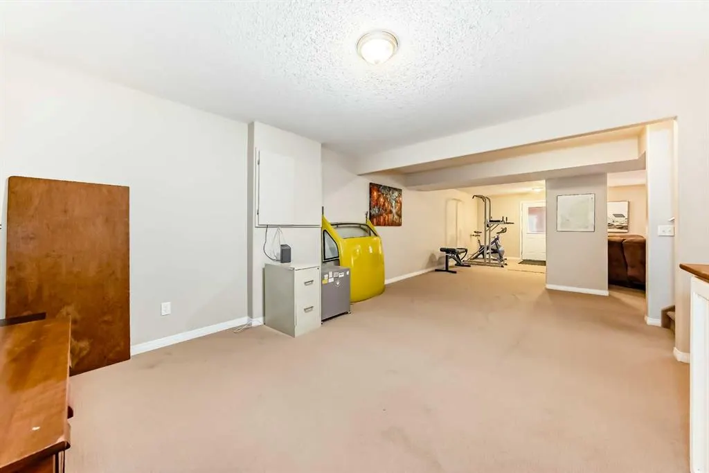 412 Highland Close