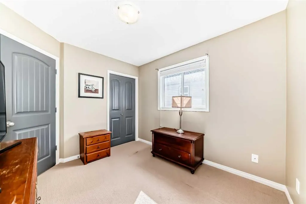 412 Highland Close