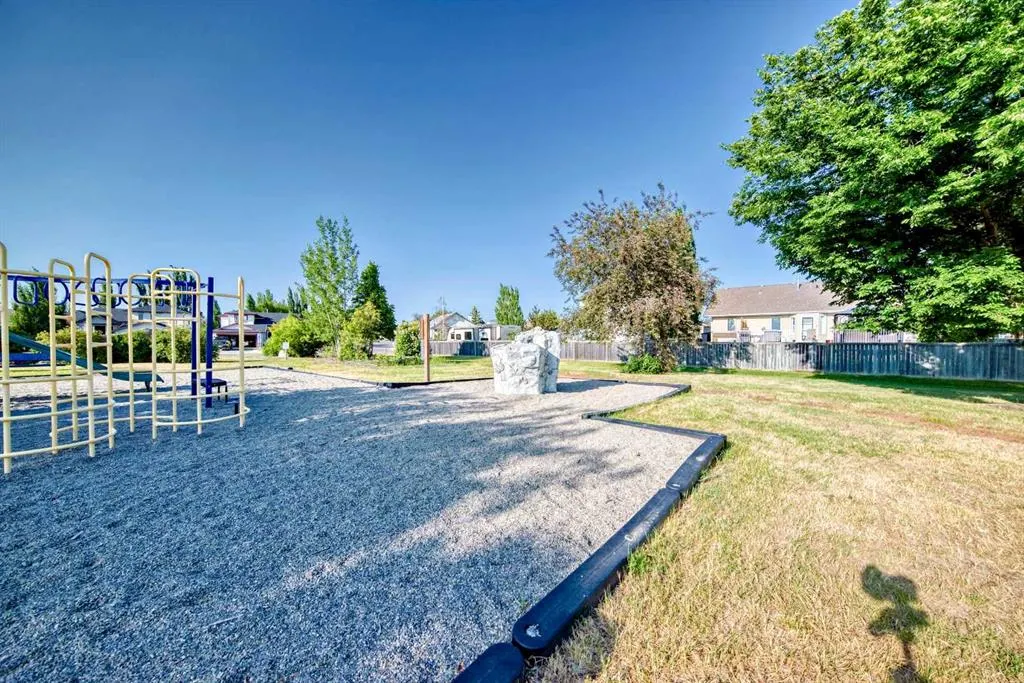 412 Highland Close