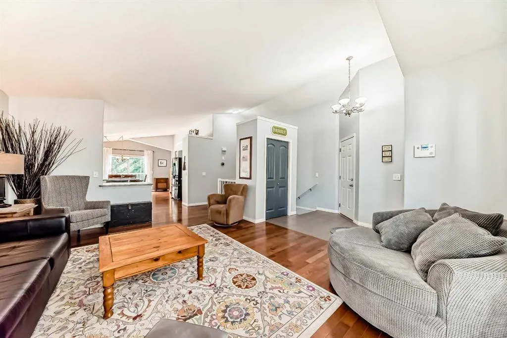 412 Highland Close