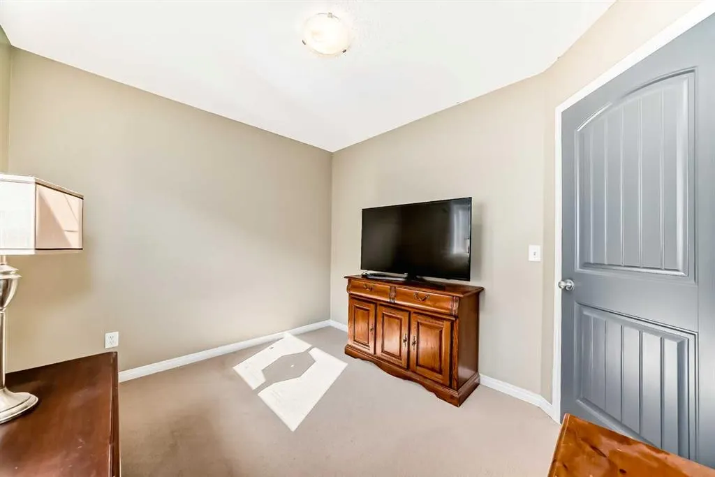 412 Highland Close