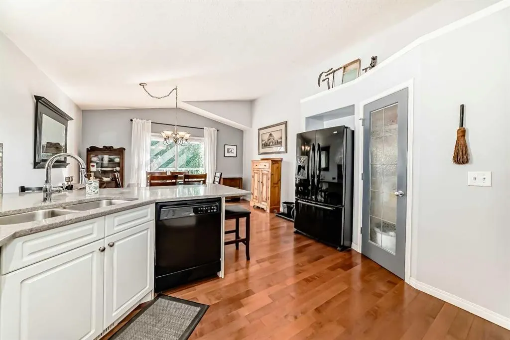412 Highland Close