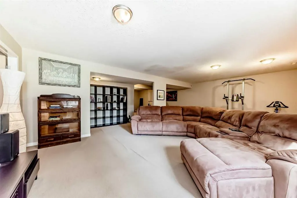 412 Highland Close
