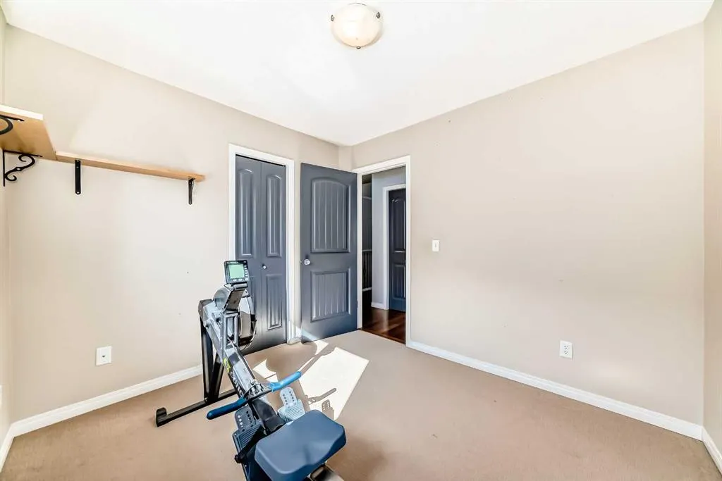 412 Highland Close