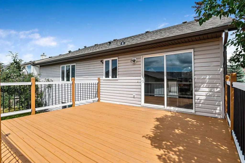 1923 Strathcona Terrace