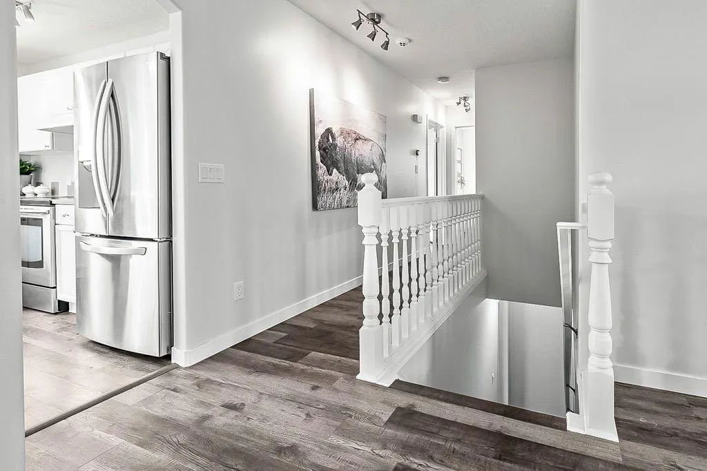 1923 Strathcona Terrace
