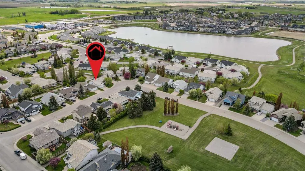 11 Strathmore Lakes Crescent