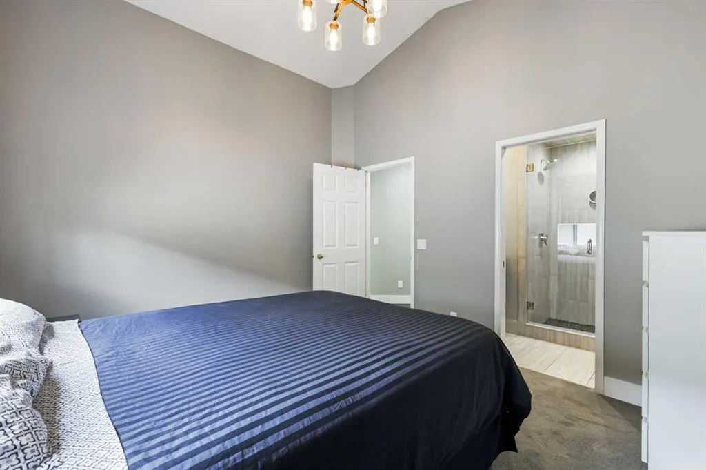 11 Strathmore Lakes Crescent