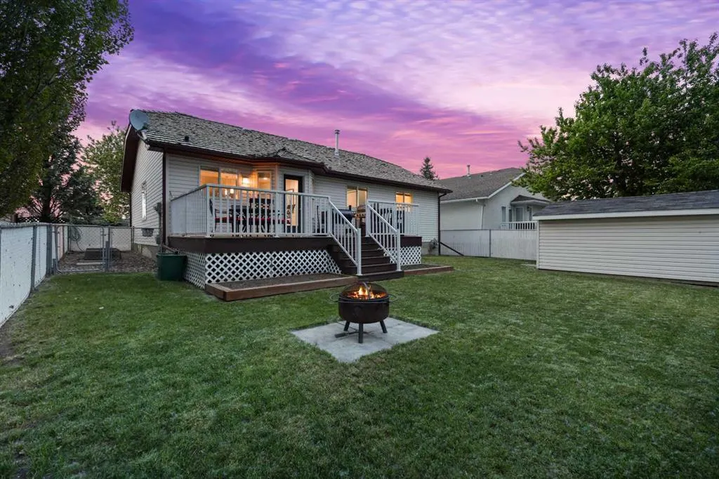 11 Strathmore Lakes Crescent