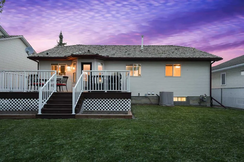 11 Strathmore Lakes Crescent