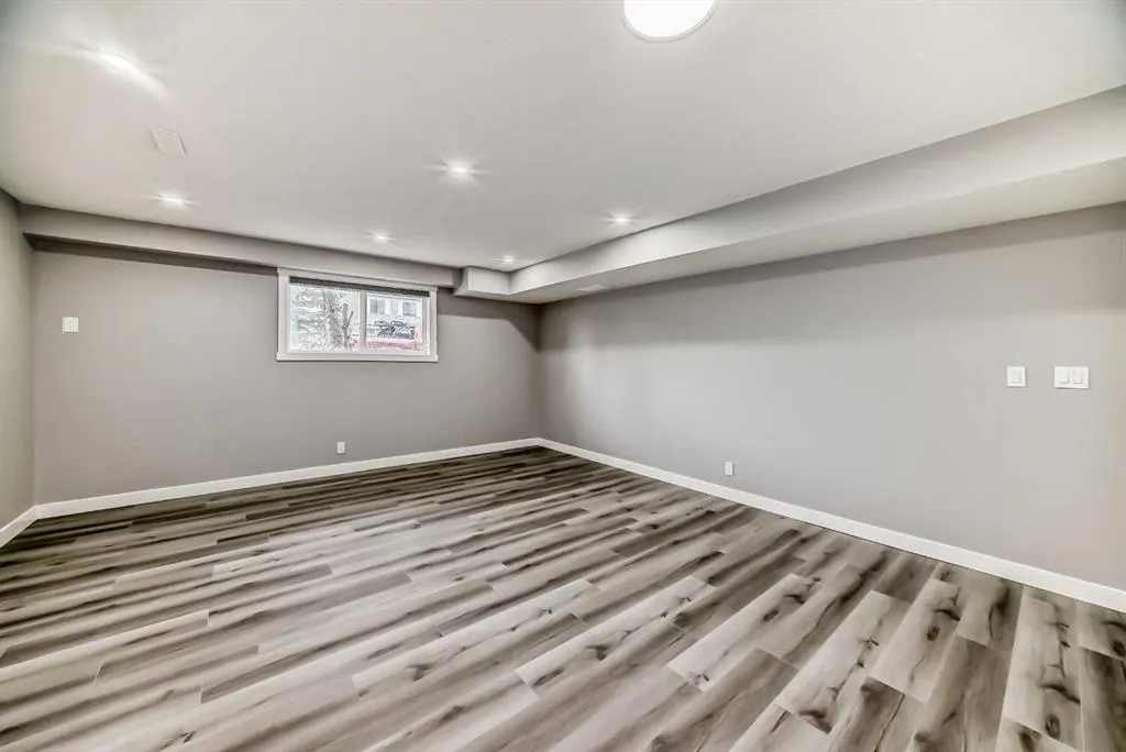 110 Falmere Way NE