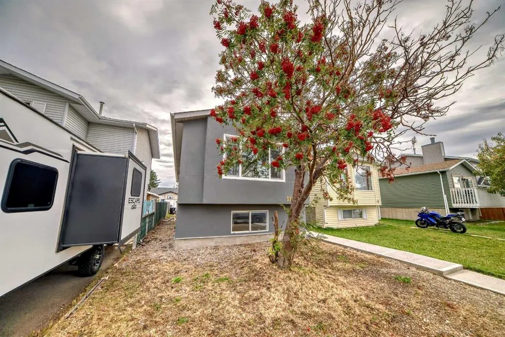 110 Falmere Way NE