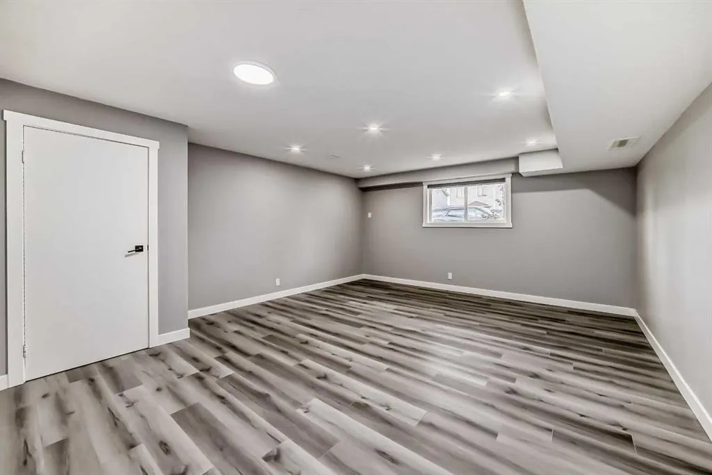 110 Falmere Way NE