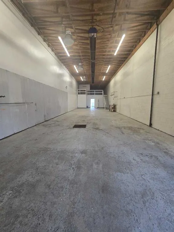329 9 Street E