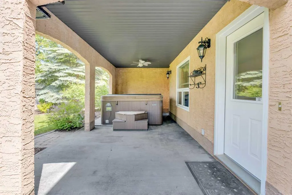 20 Lakes Close