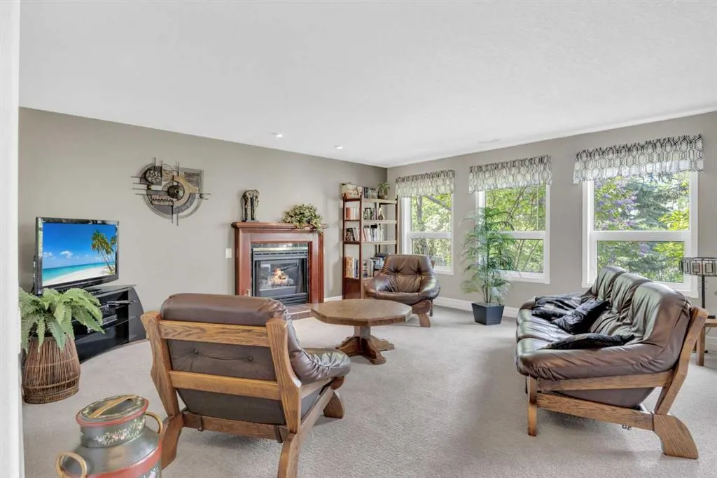20 Lakes Close