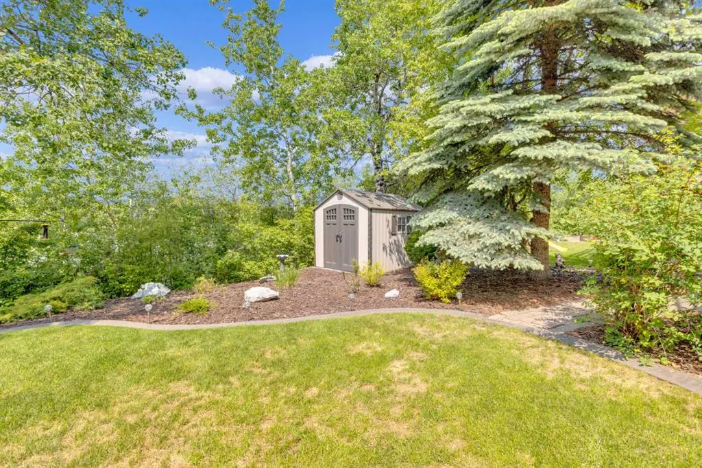 20 Lakes Close