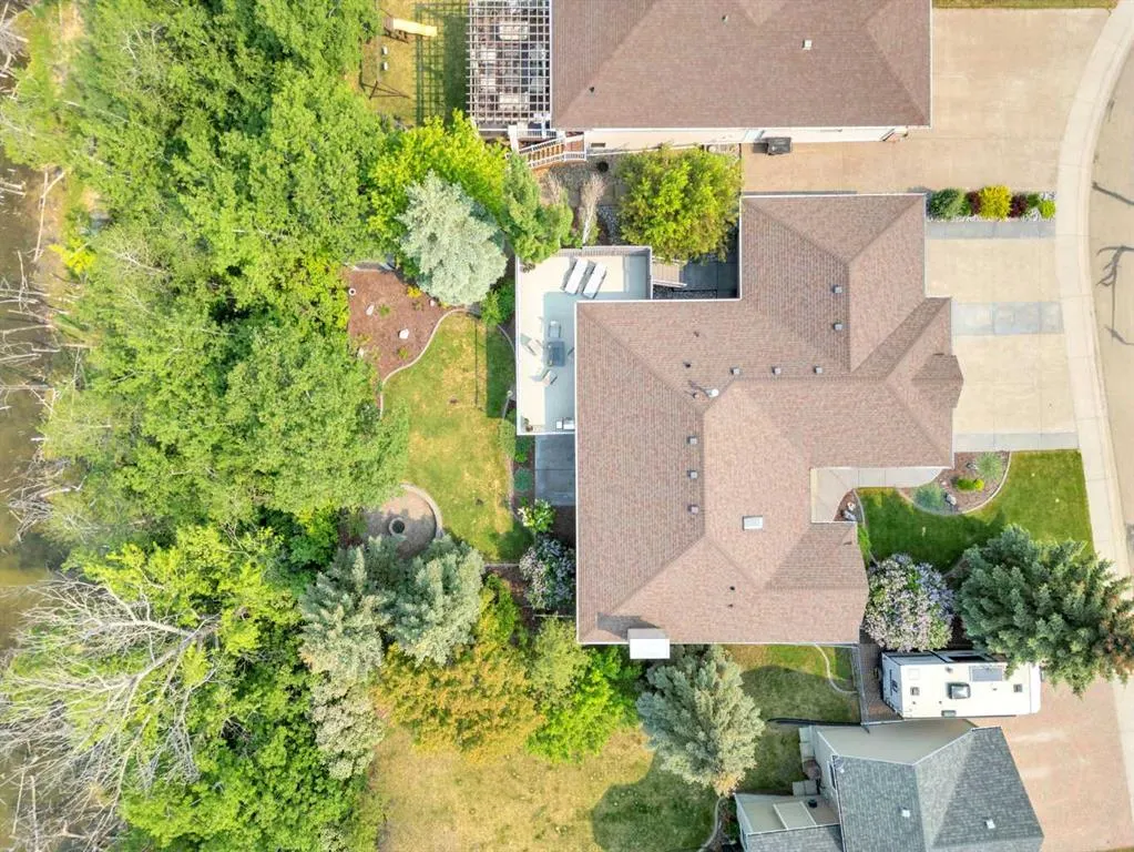 20 Lakes Close