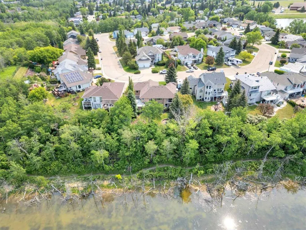 20 Lakes Close