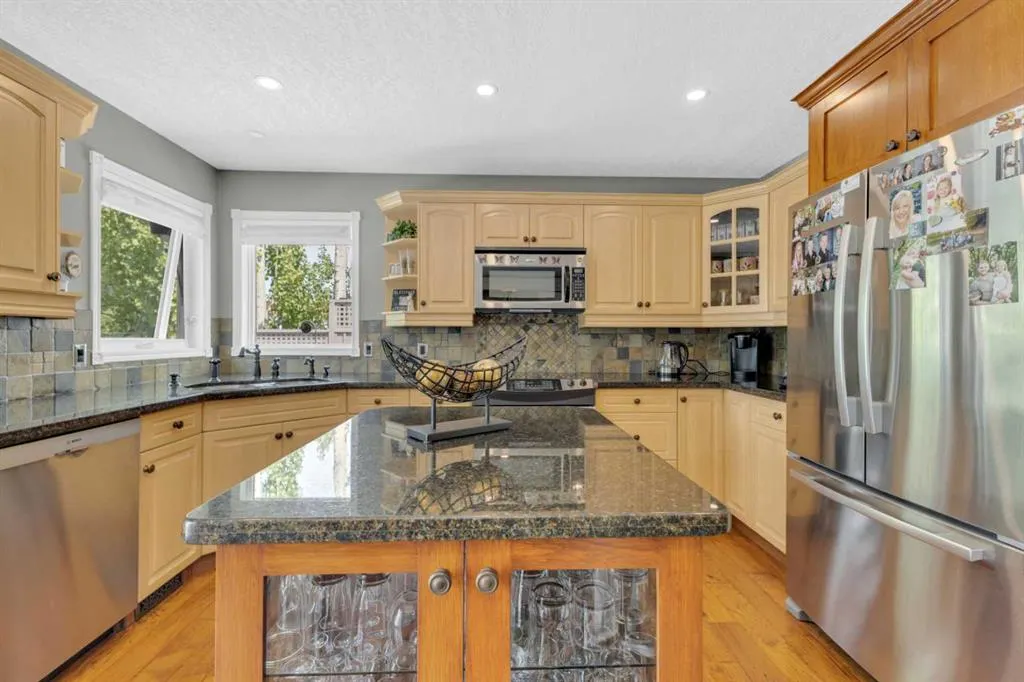 20 Lakes Close