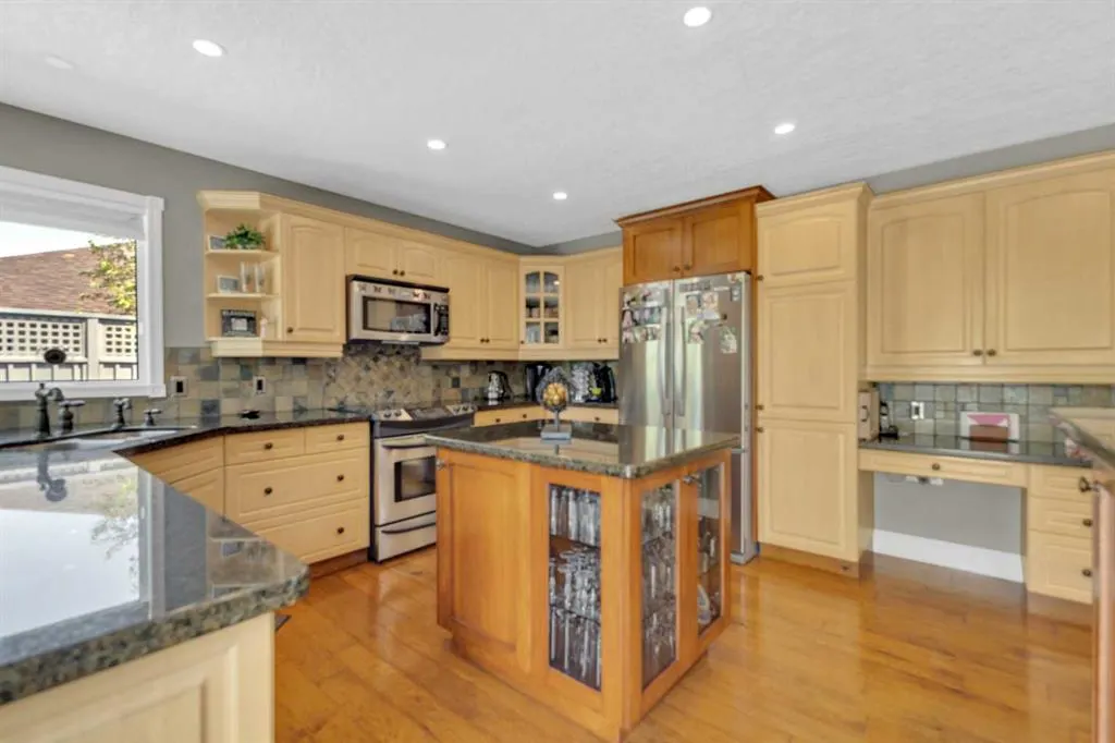 20 Lakes Close