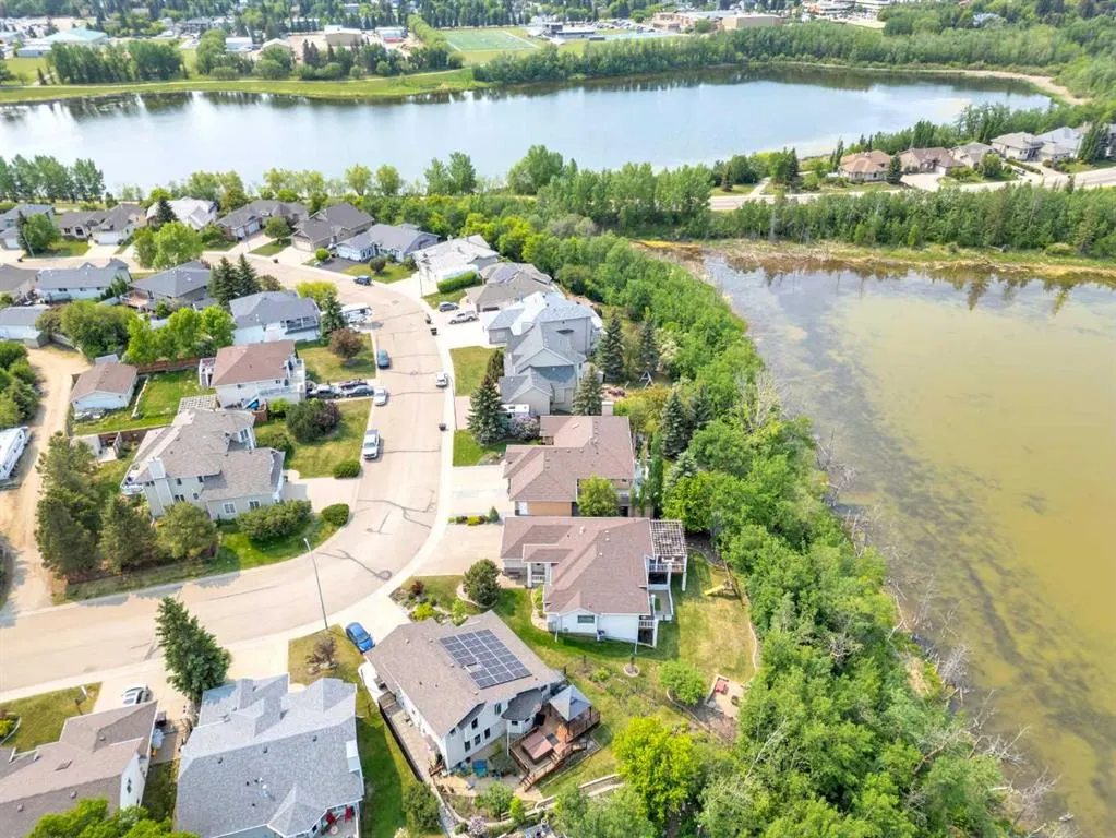20 Lakes Close
