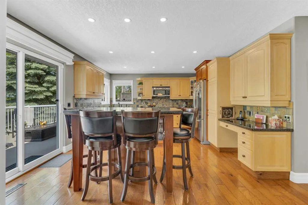 20 Lakes Close