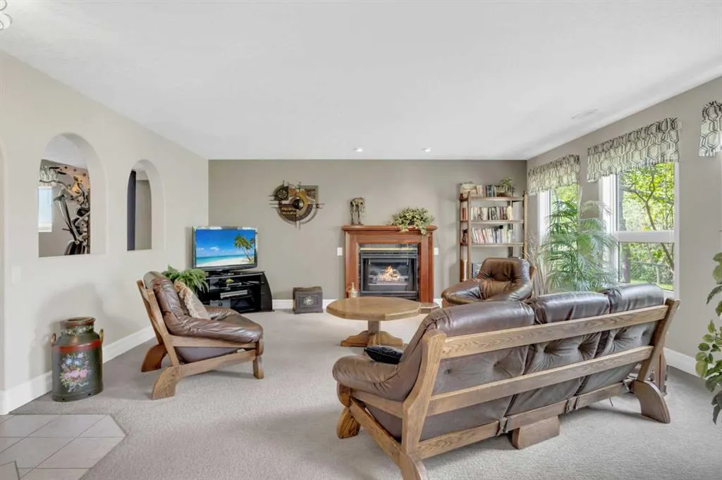 20 Lakes Close