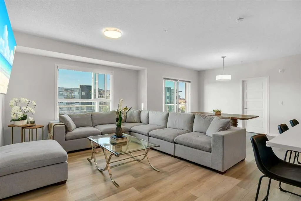 40 Carrington Plaza NW, #302