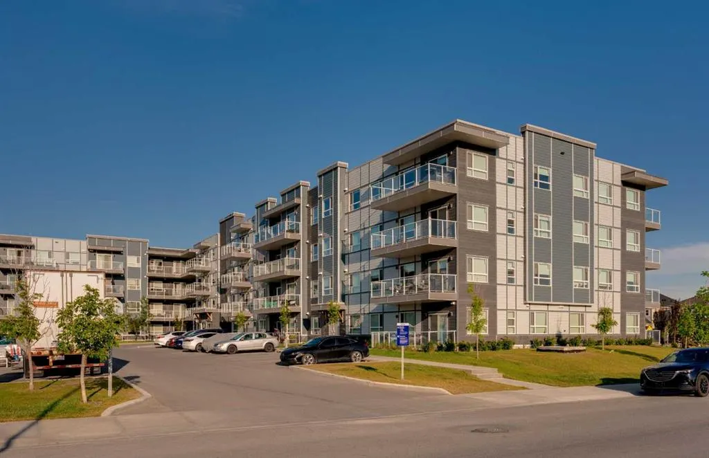 40 Carrington Plaza NW, #302