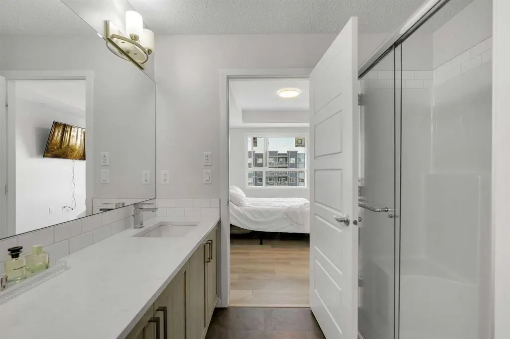 40 Carrington Plaza NW, #302