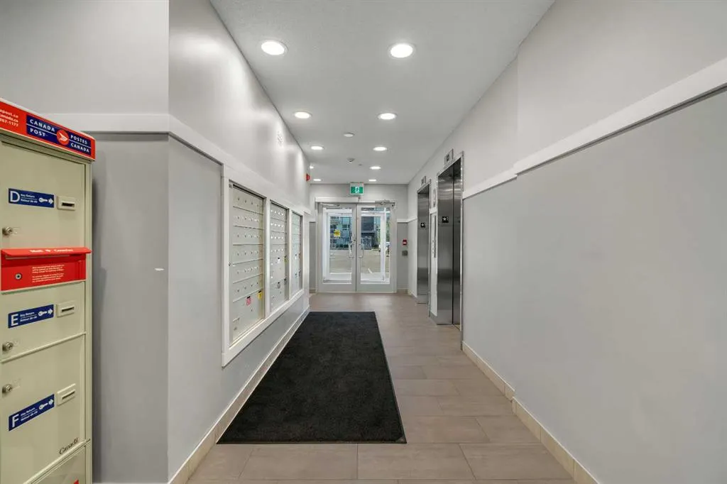 40 Carrington Plaza NW, #302