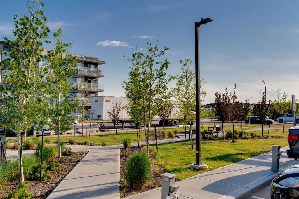40 Carrington Plaza NW, #302