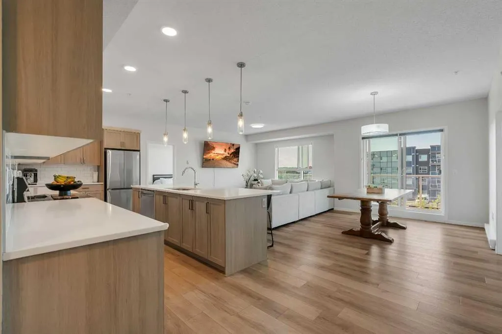 40 Carrington Plaza NW, #302