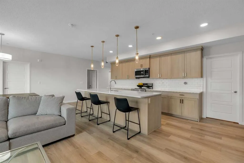 40 Carrington Plaza NW, #302