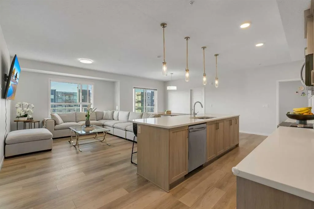 40 Carrington Plaza NW, #302