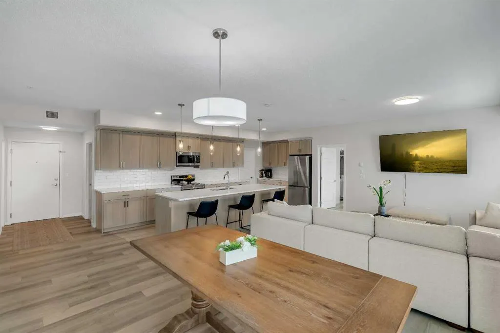40 Carrington Plaza NW, #302