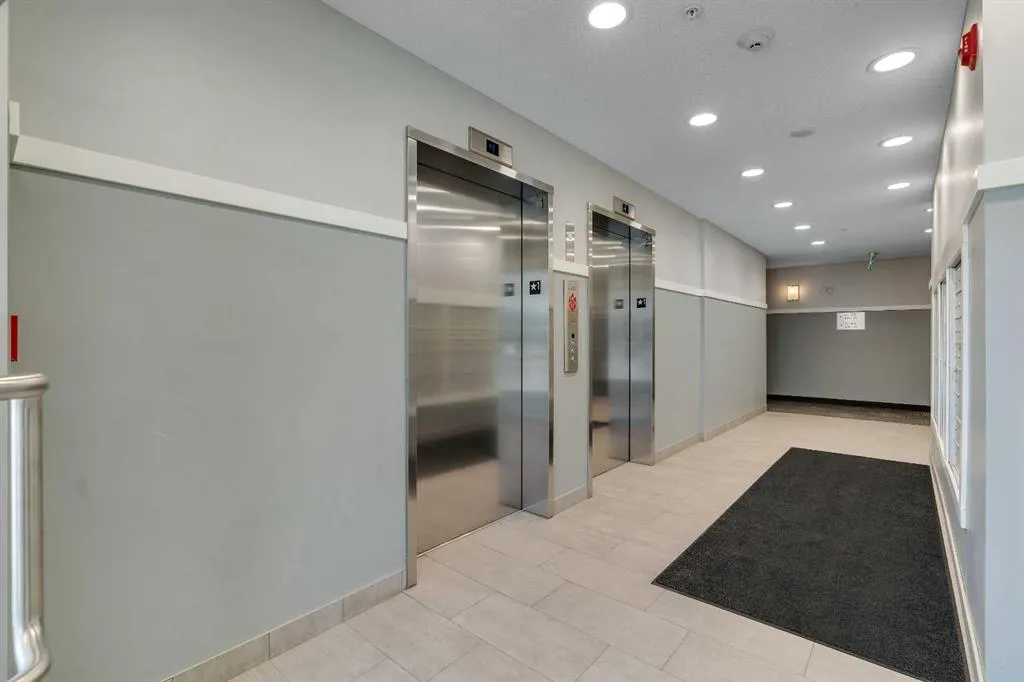 40 Carrington Plaza NW, #302