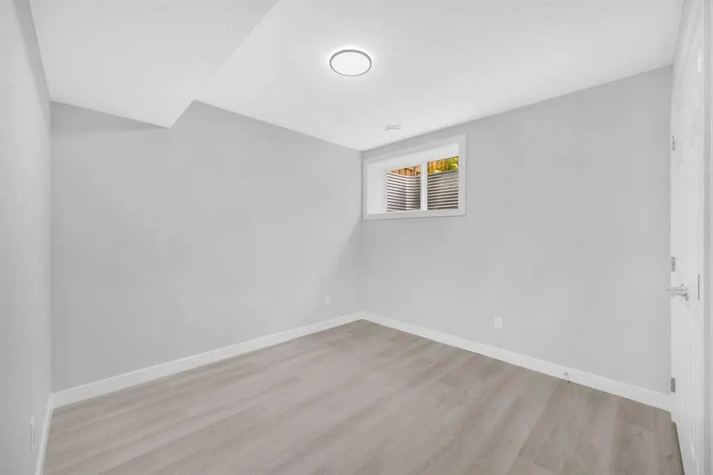 52 Yorkstone Grove SW