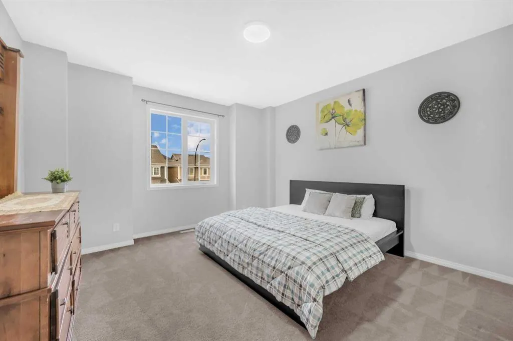 52 Yorkstone Grove SW