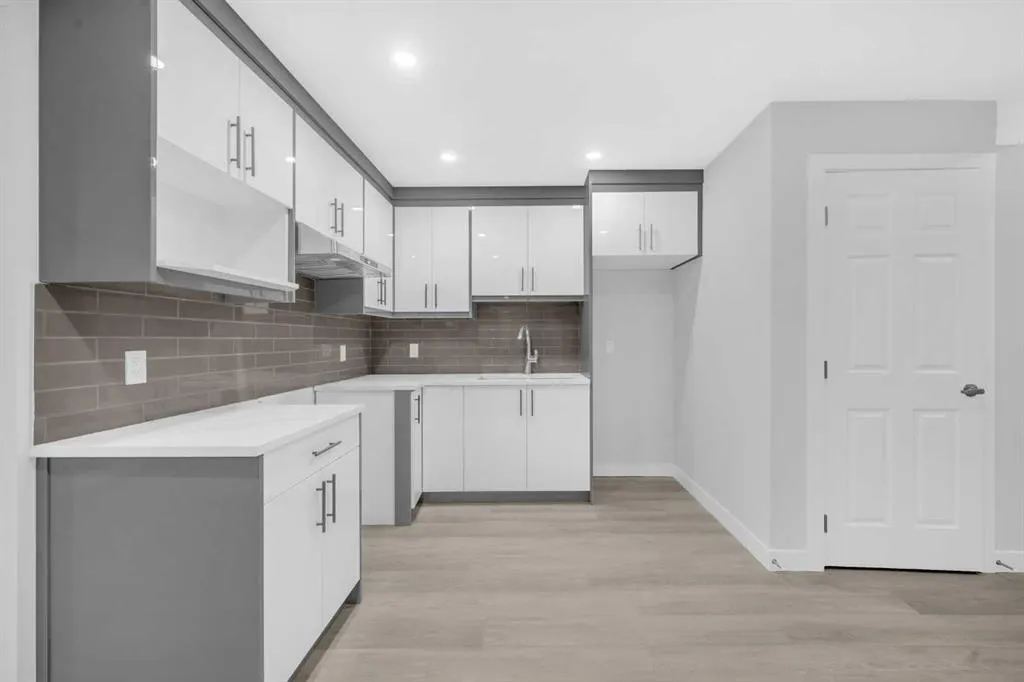 52 Yorkstone Grove SW