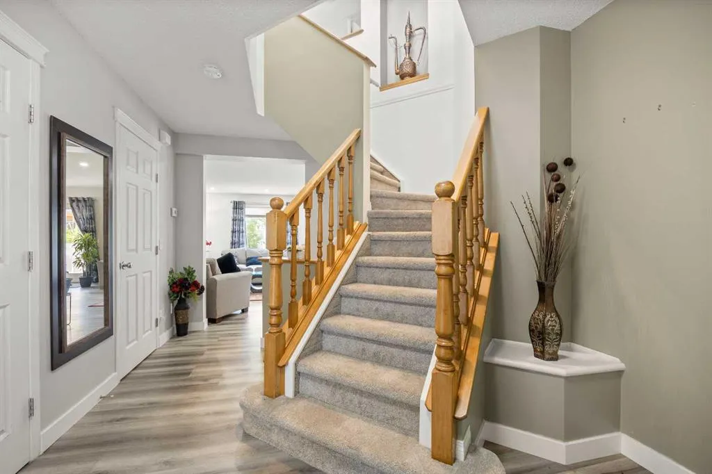 266 Royal Elm Road NW