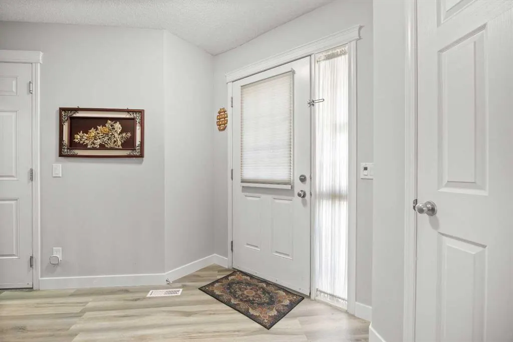 266 Royal Elm Road NW