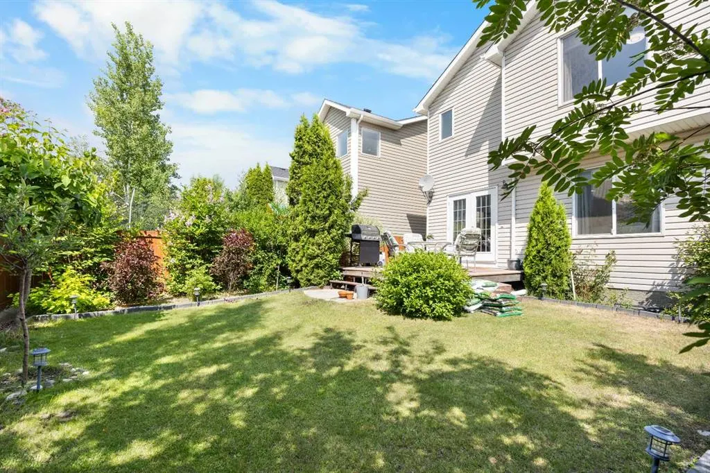 266 Royal Elm Road NW