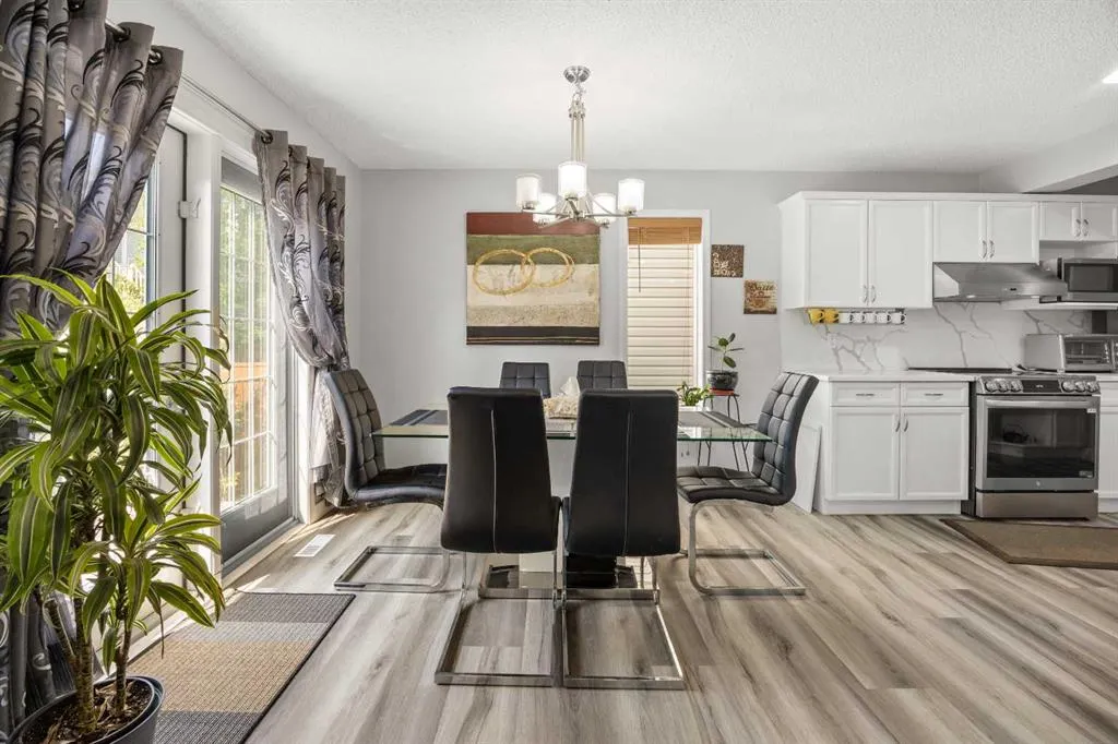 266 Royal Elm Road NW