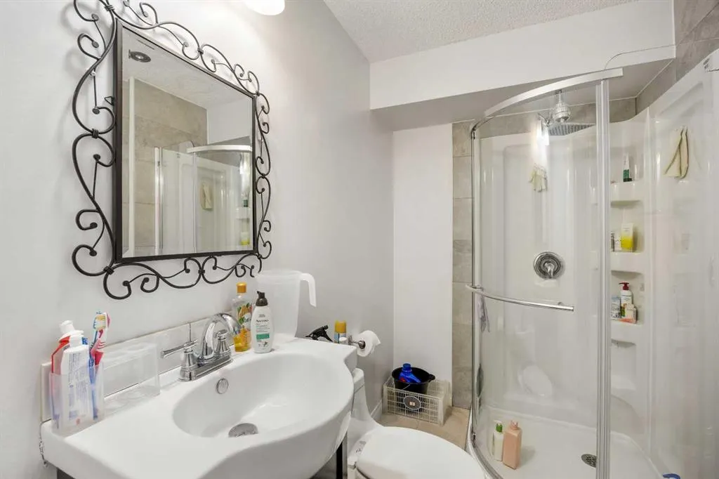 266 Royal Elm Road NW
