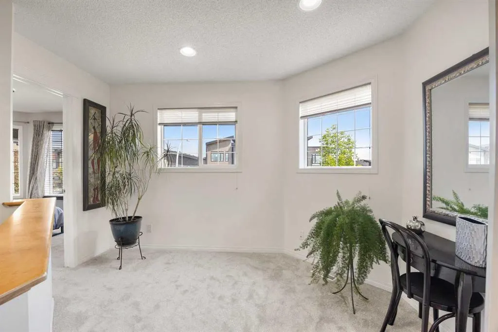 266 Royal Elm Road NW