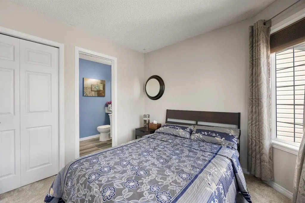 266 Royal Elm Road NW