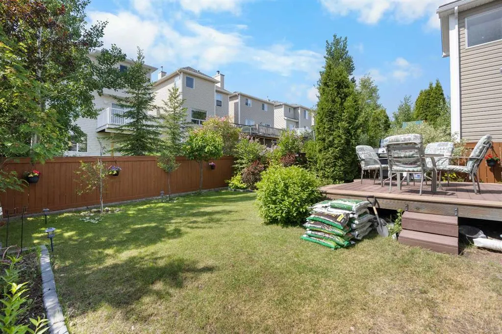 266 Royal Elm Road NW