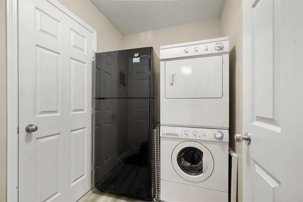 266 Royal Elm Road NW